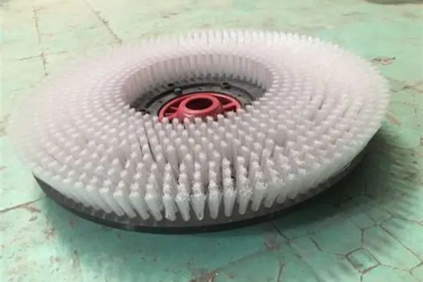 Bàn chà của máy chà sàn bị bẩn 